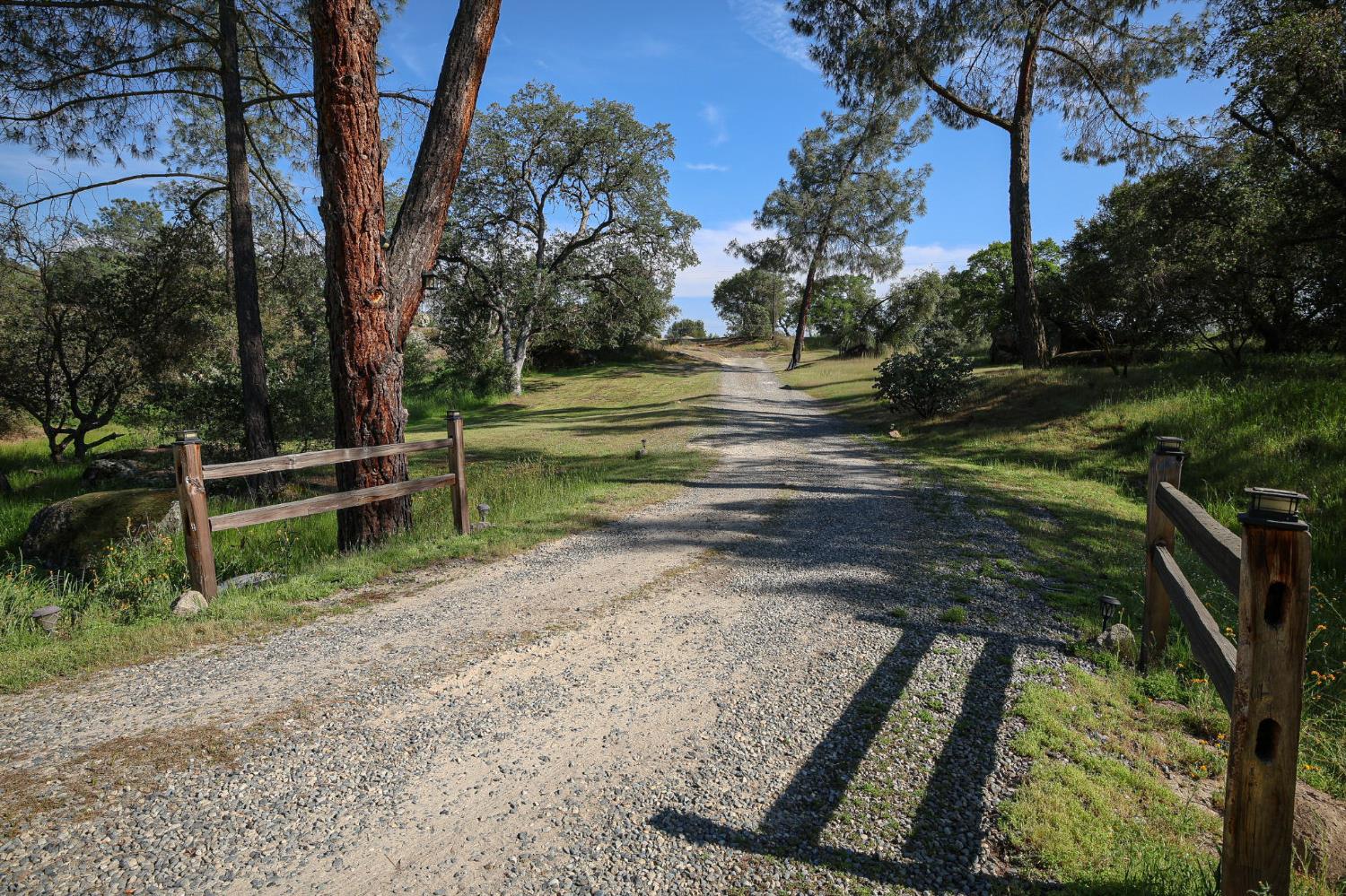 41121 Long Hollow Dr, Coarsegold, CA 93614