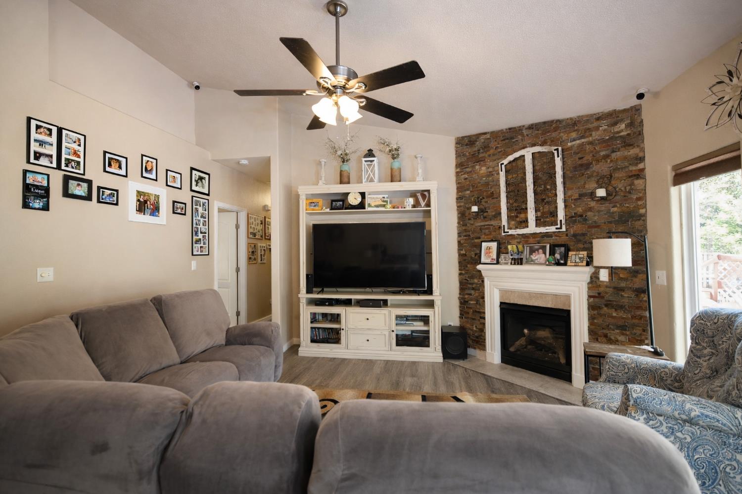 41121 Long Hollow Dr, Coarsegold, CA 93614