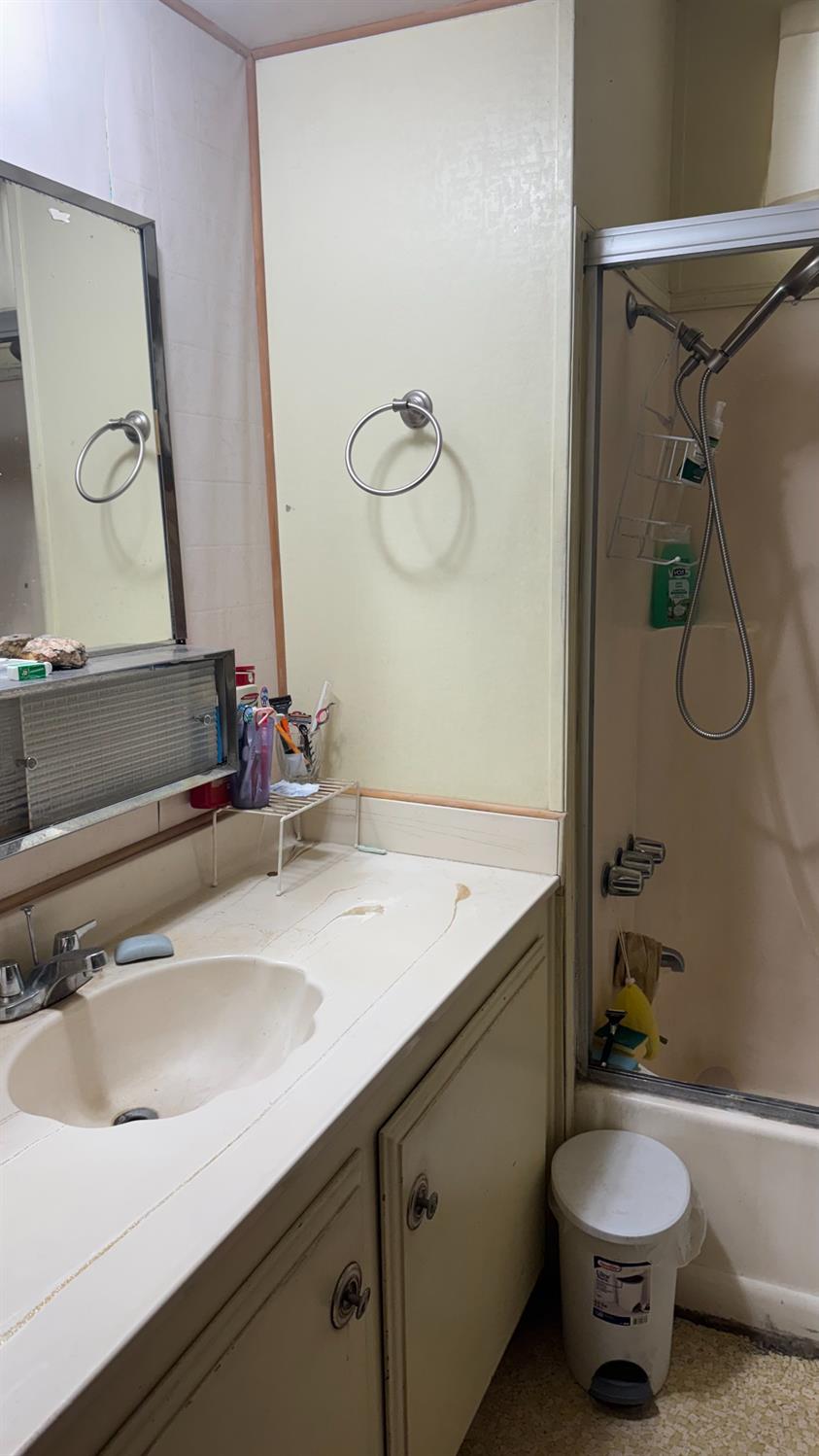 1218 E Cleveland Ave #98, Madera, CA 93638