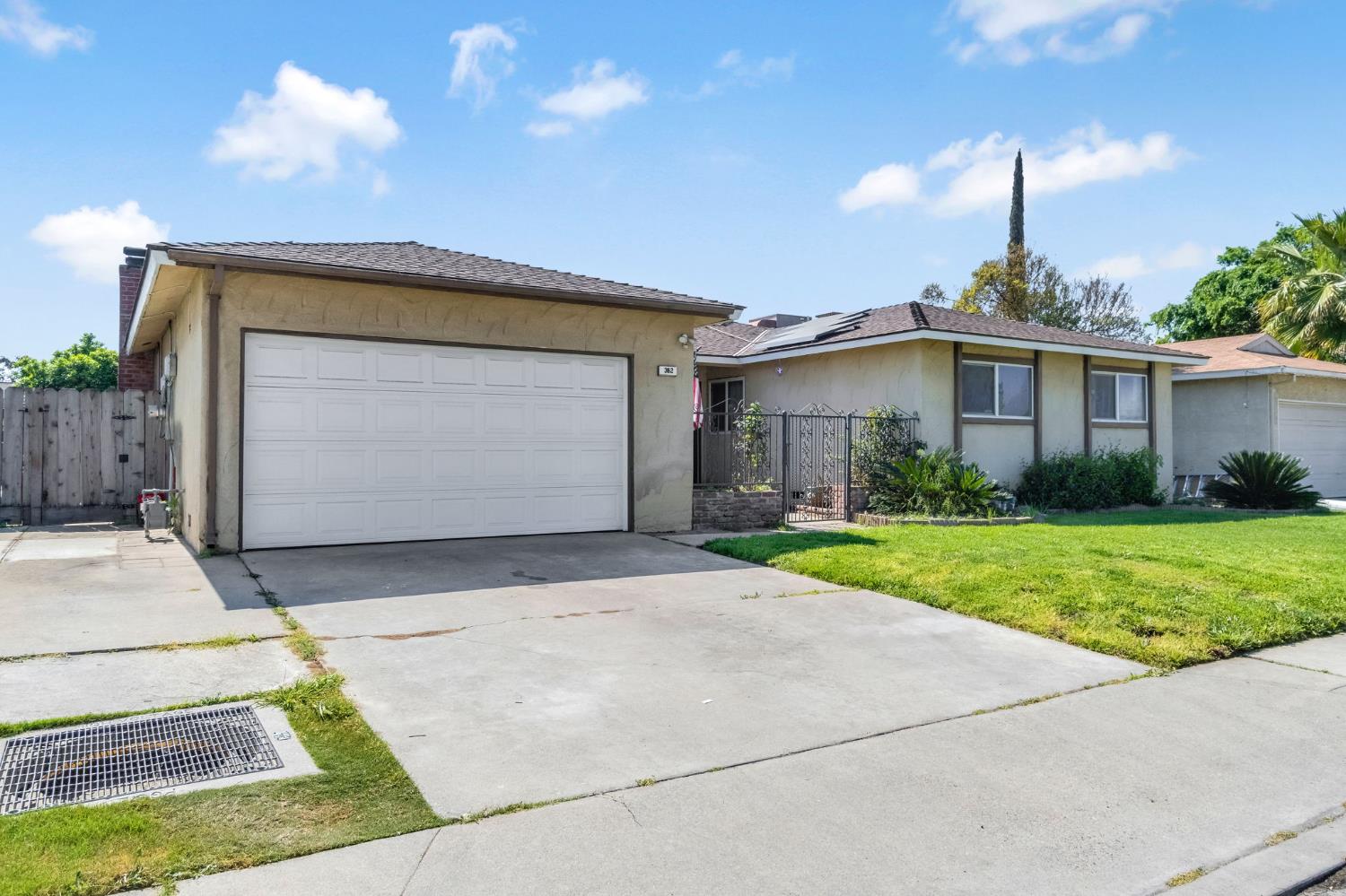 362 W Ashcroft Ave, Clovis, CA 93612