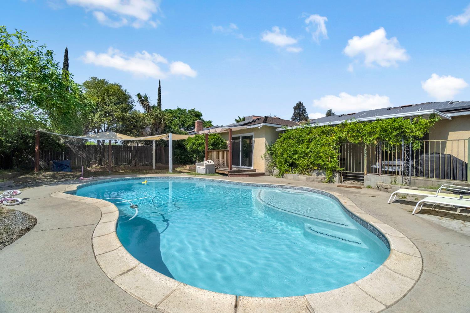 362 W Ashcroft Ave, Clovis, CA 93612