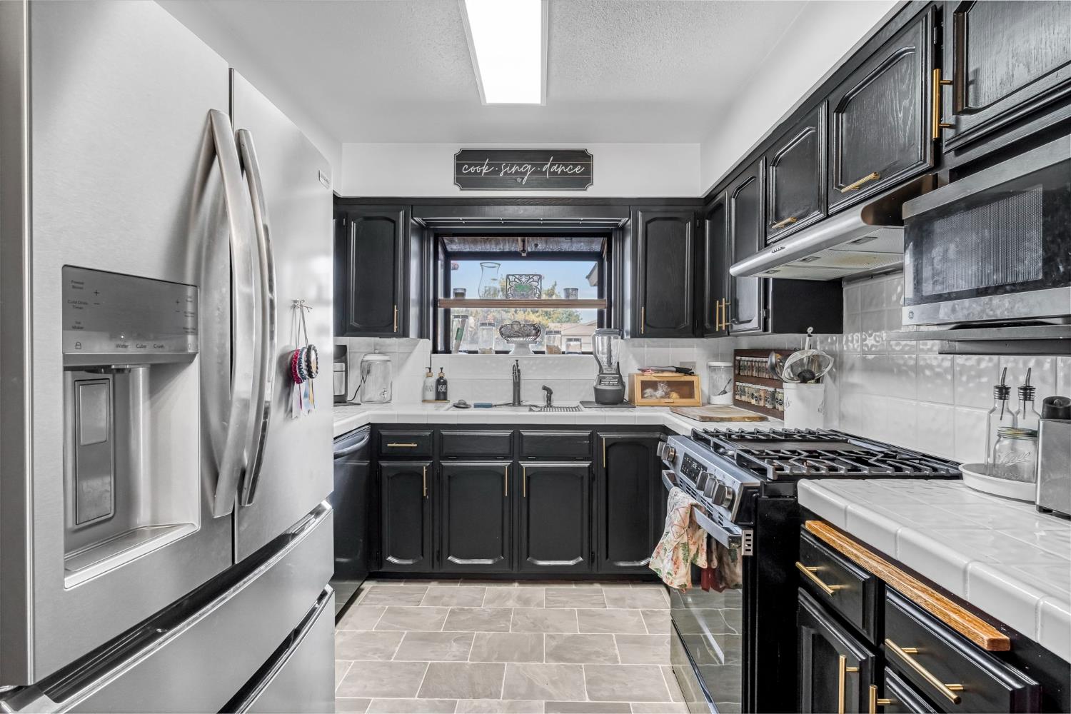 362 W Ashcroft Ave, Clovis, CA 93612