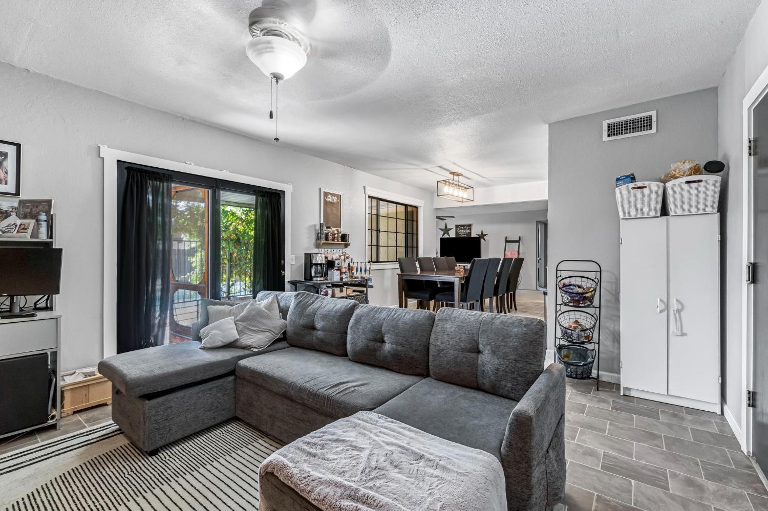 362 W Ashcroft Ave, Clovis, CA 93612