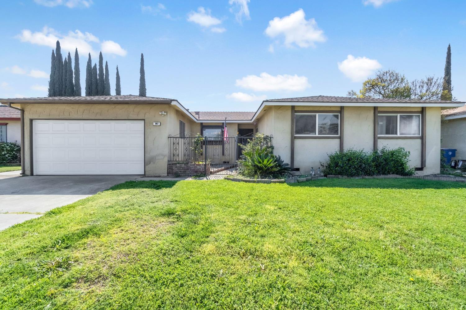 362 W Ashcroft Ave, Clovis, CA 93612