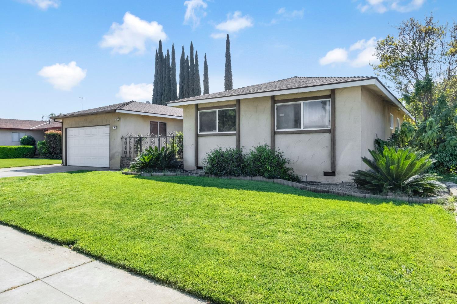 362 W Ashcroft Ave, Clovis, CA 93612