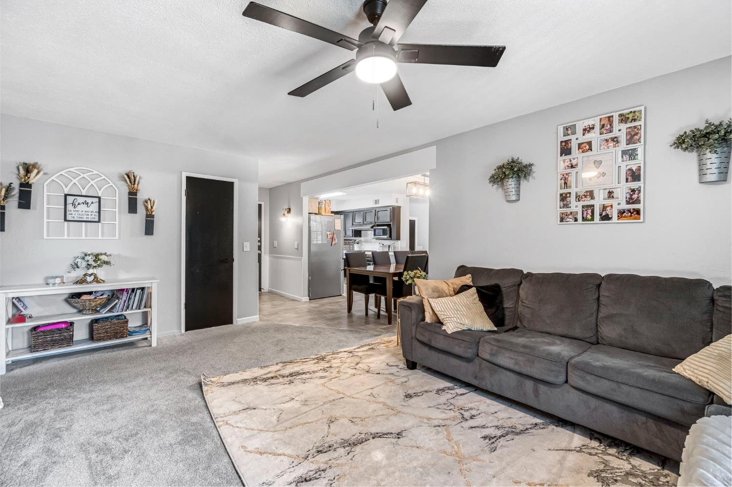 362 W Ashcroft Ave, Clovis, CA 93612