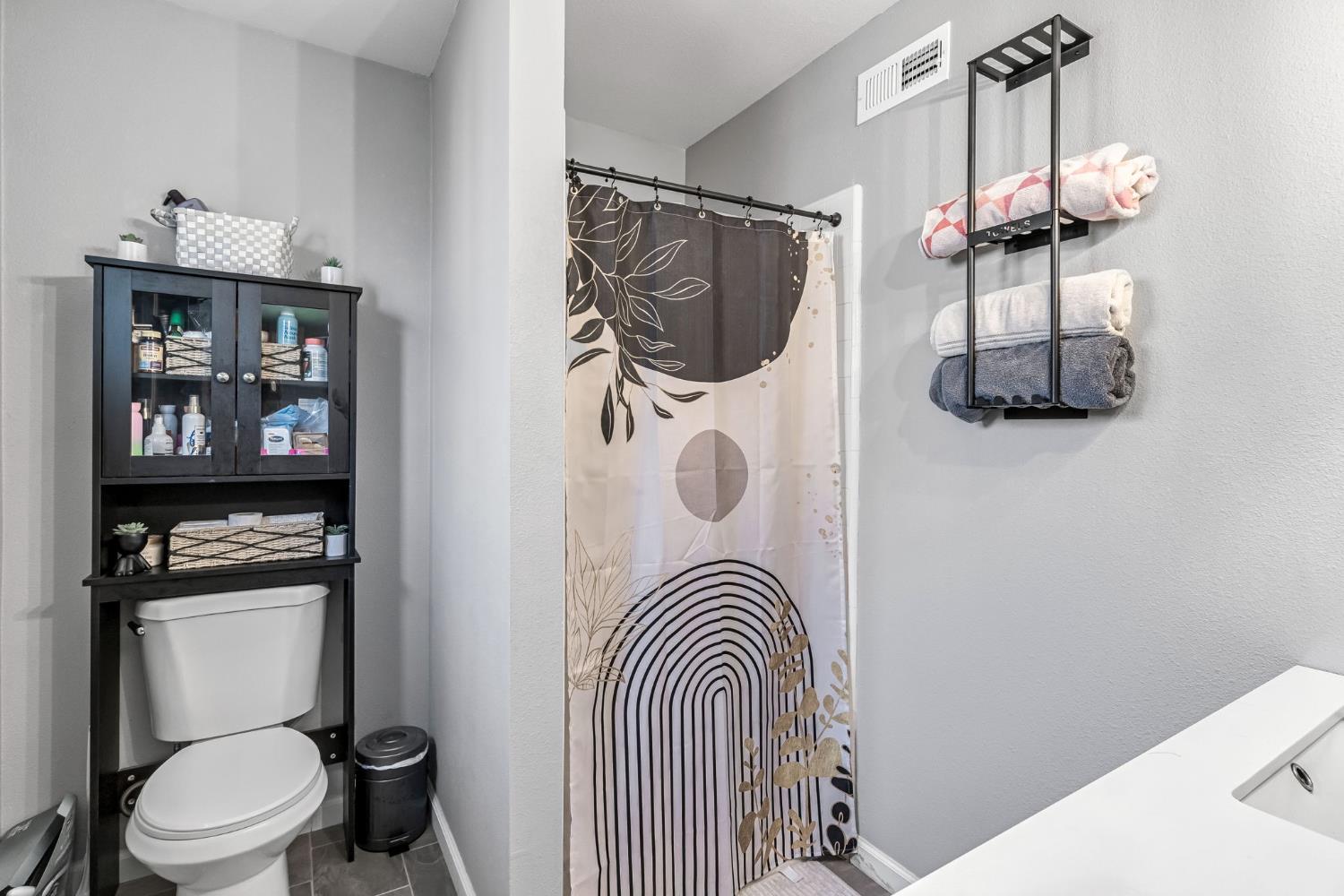 362 W Ashcroft Ave, Clovis, CA 93612