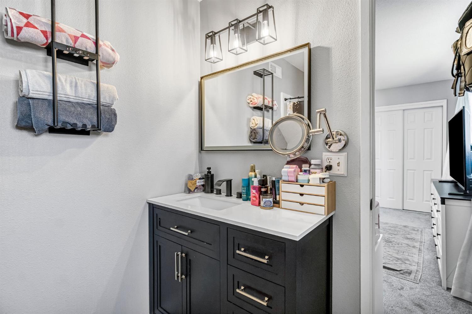 362 W Ashcroft Ave, Clovis, CA 93612