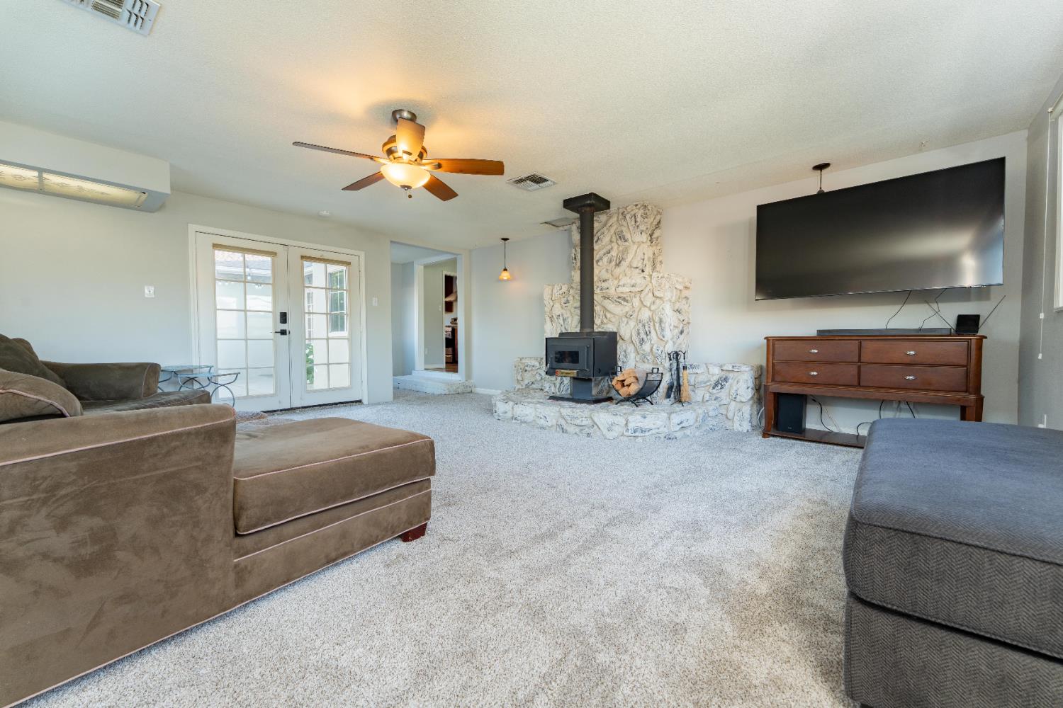 2090 Short Dr, Hanford, CA 93230