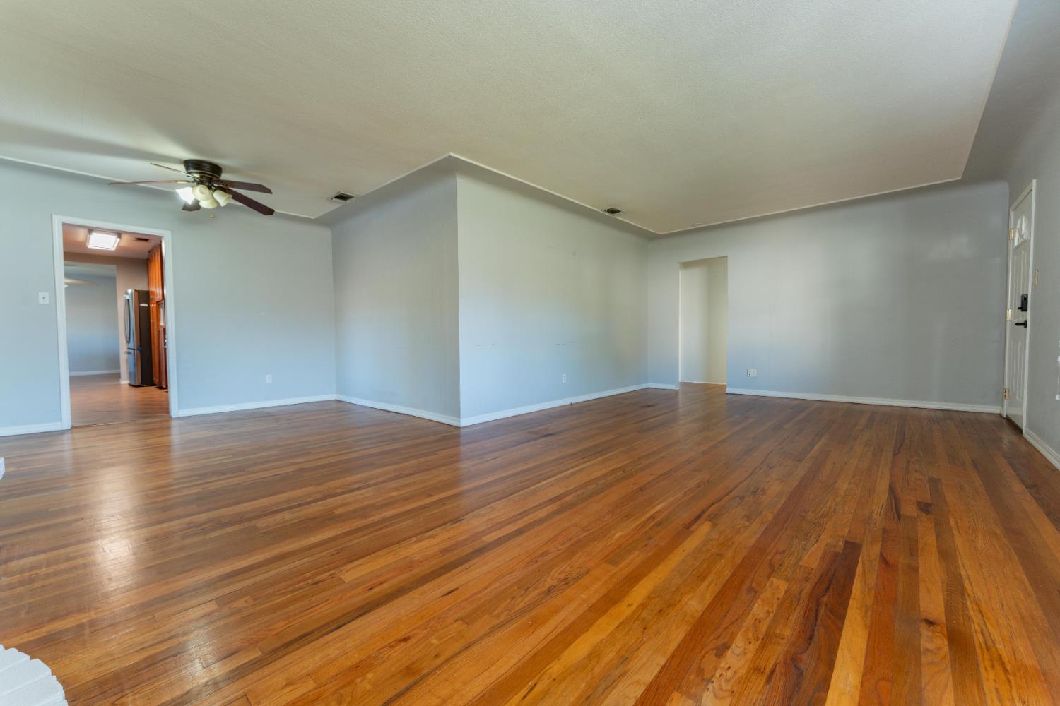 2090 Short Dr, Hanford, CA 93230