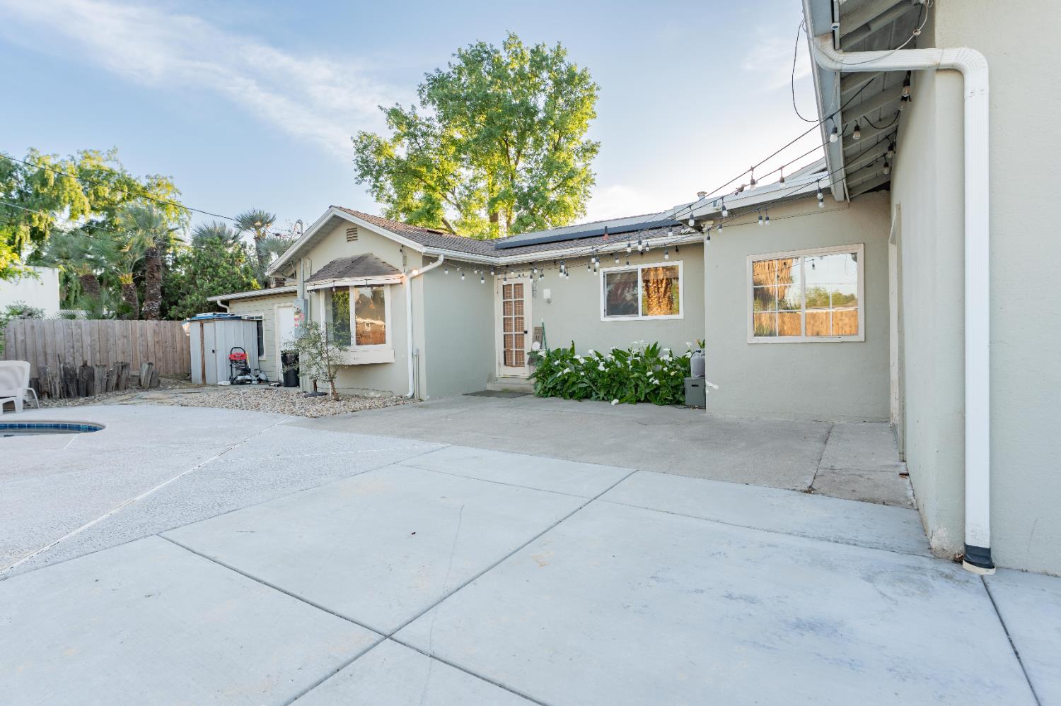 2090 Short Dr, Hanford, CA 93230