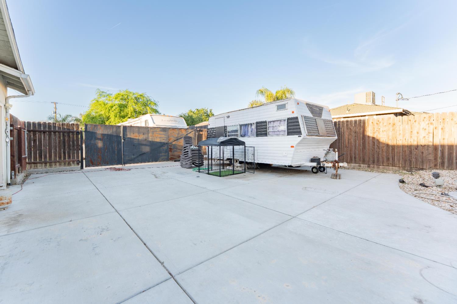 2090 Short Dr, Hanford, CA 93230