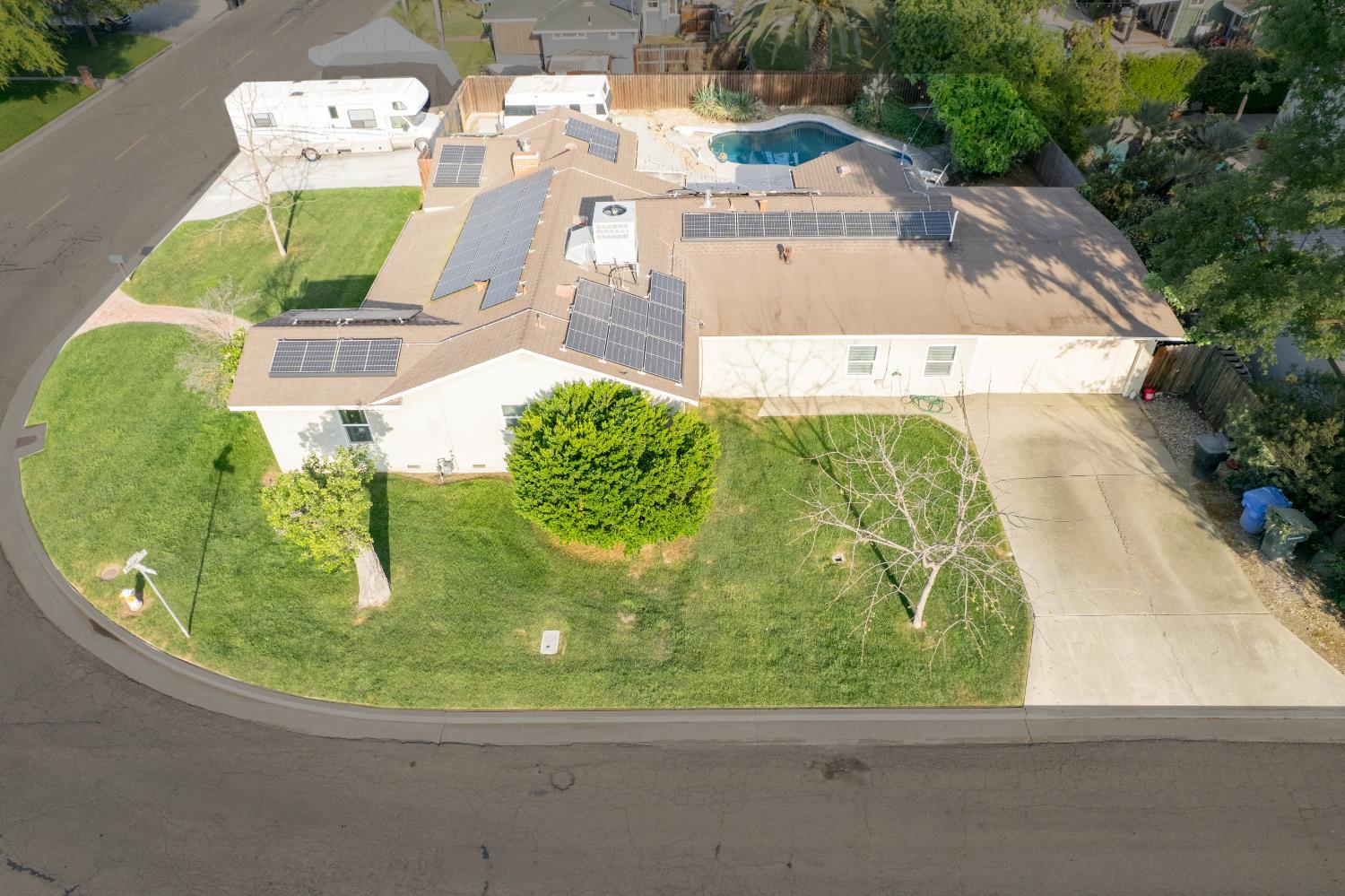 2090 Short Dr, Hanford, CA 93230