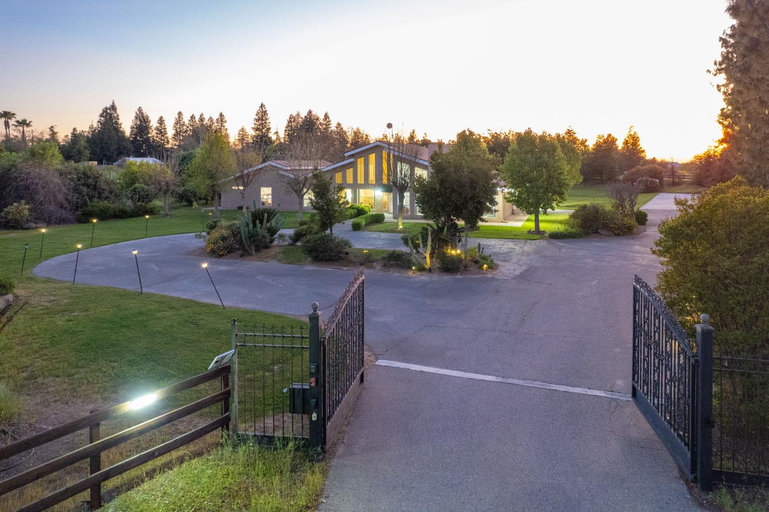 12235 N Willow Ave, Clovis, CA 93619