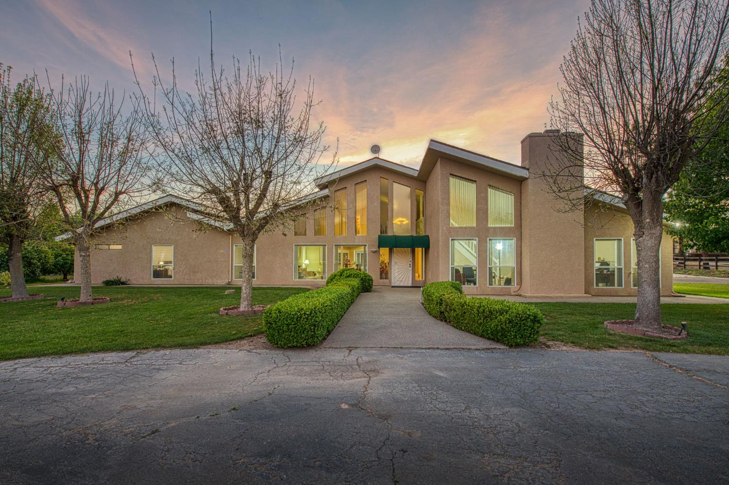 12235 N Willow Ave, Clovis, CA 93619