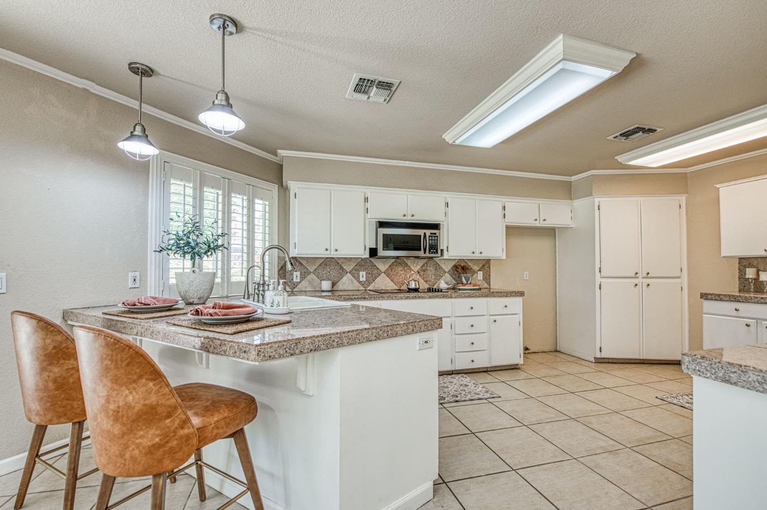 12235 N Willow Ave, Clovis, CA 93619