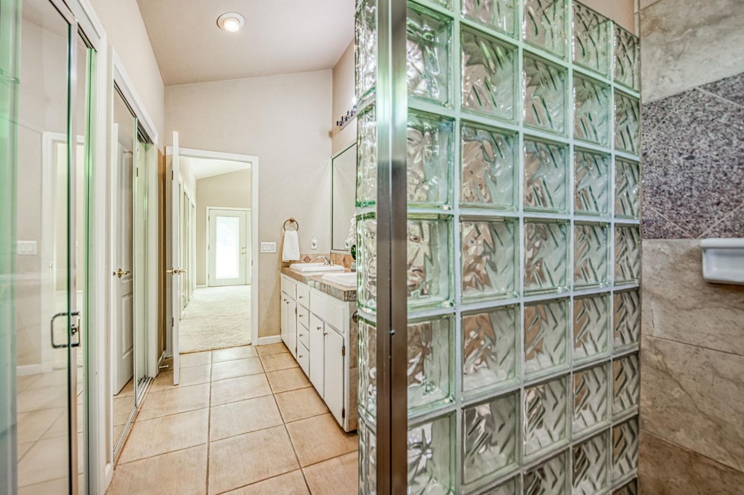 12235 N Willow Ave, Clovis, CA 93619