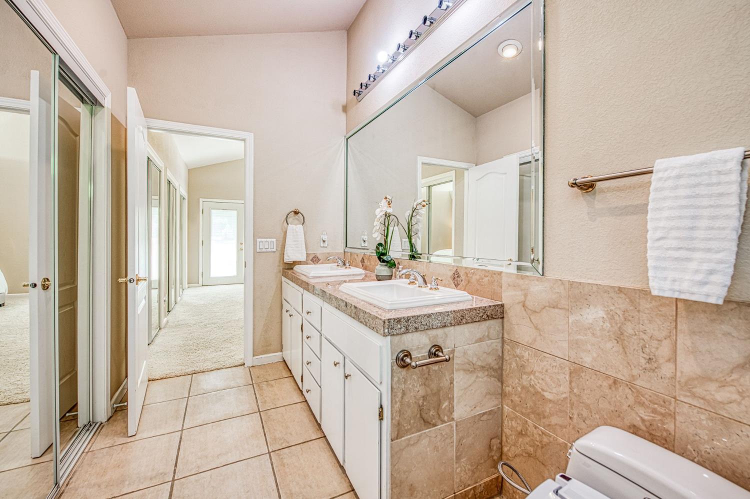 12235 N Willow Ave, Clovis, CA 93619