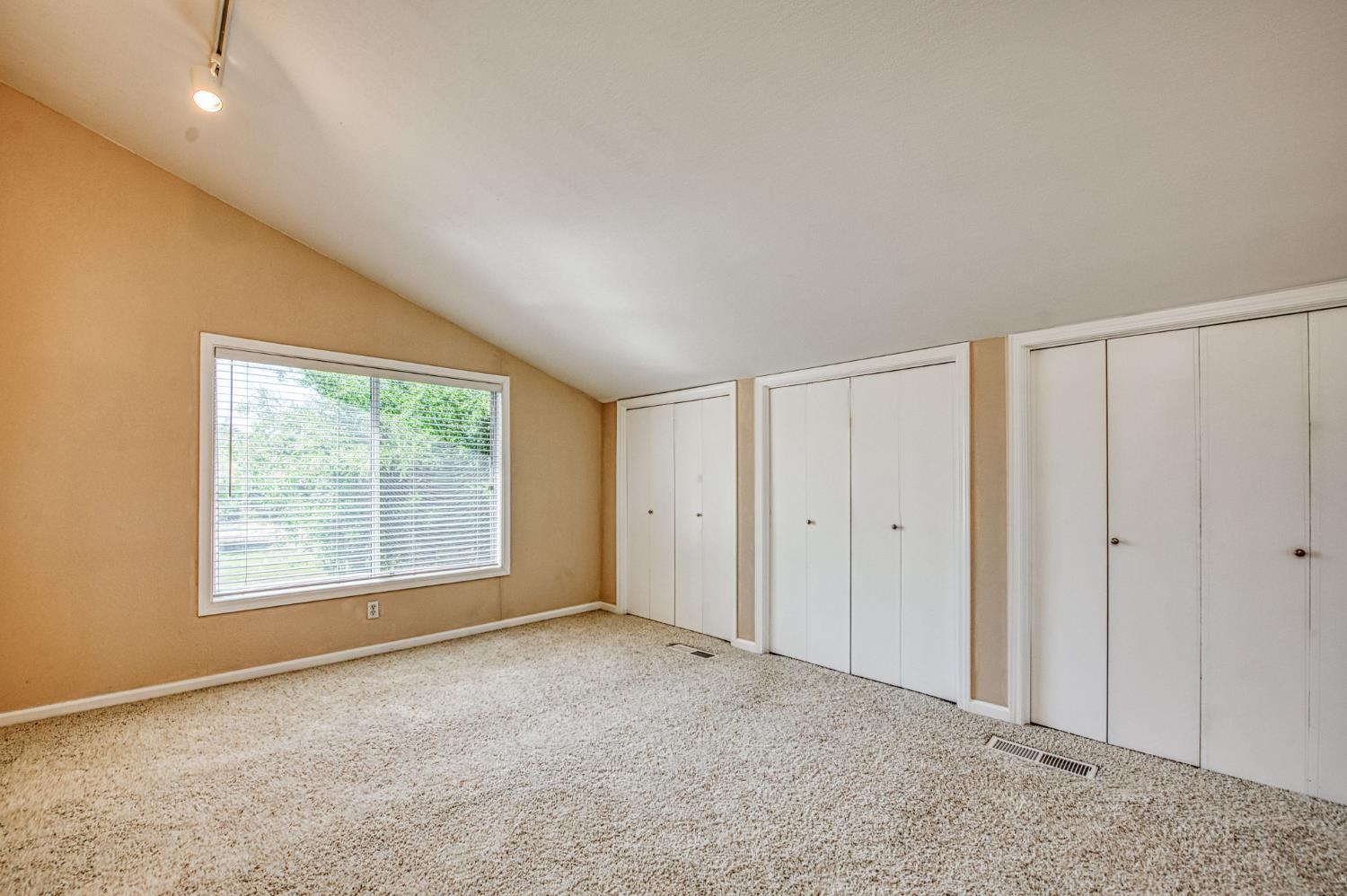 12235 N Willow Ave, Clovis, CA 93619