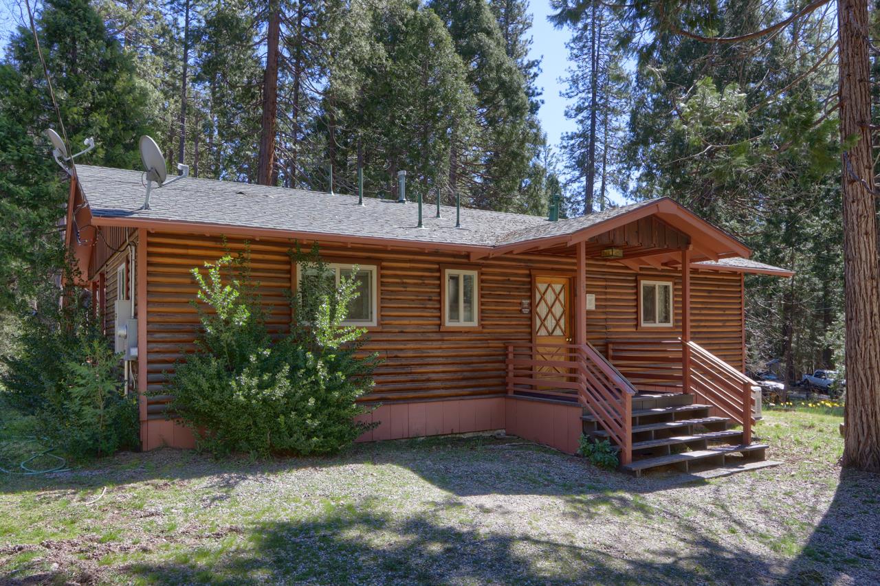 2580 River Rd, Wawona, CA 95389