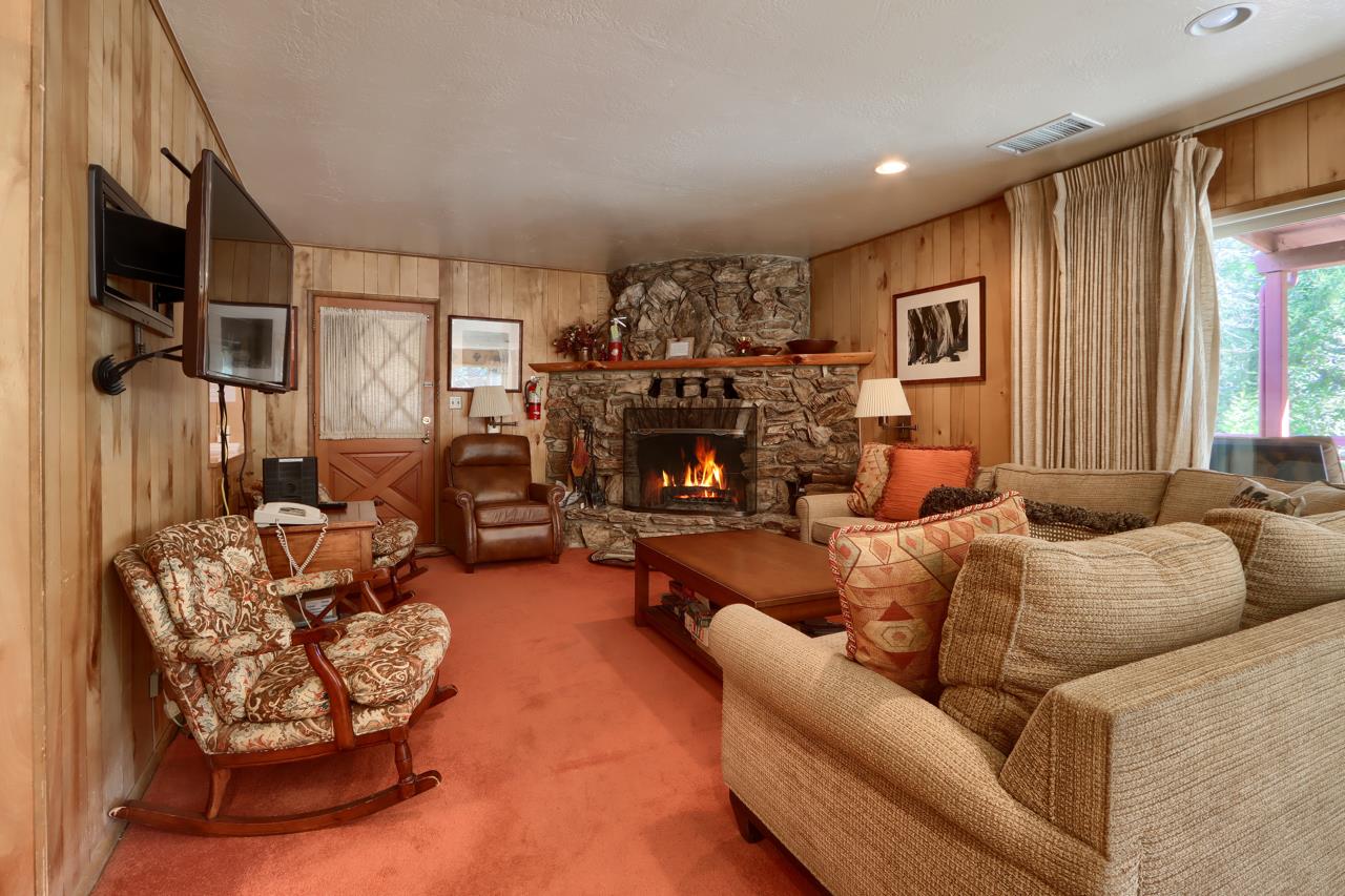 2580 River Rd, Wawona, CA 95389