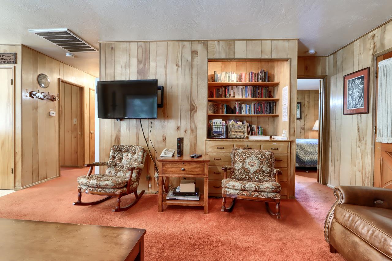 2580 River Rd, Wawona, CA 95389