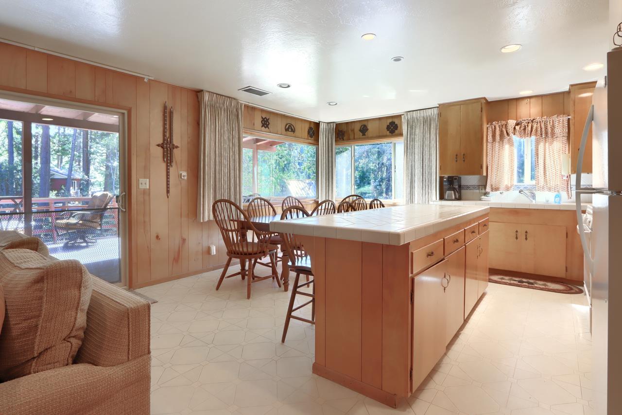 2580 River Rd, Wawona, CA 95389