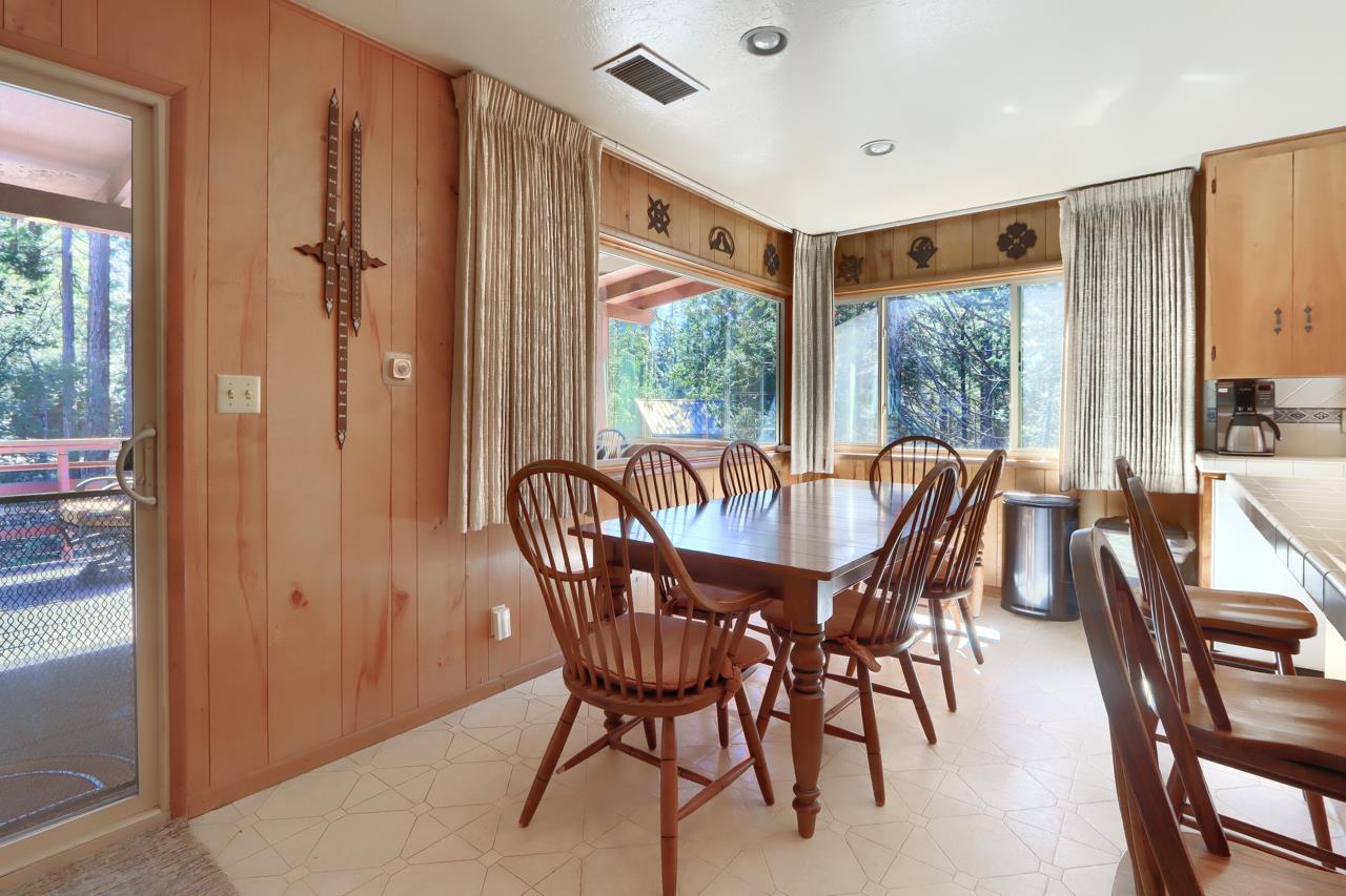 2580 River Rd, Wawona, CA 95389