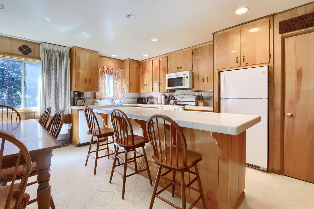 2580 River Rd, Wawona, CA 95389