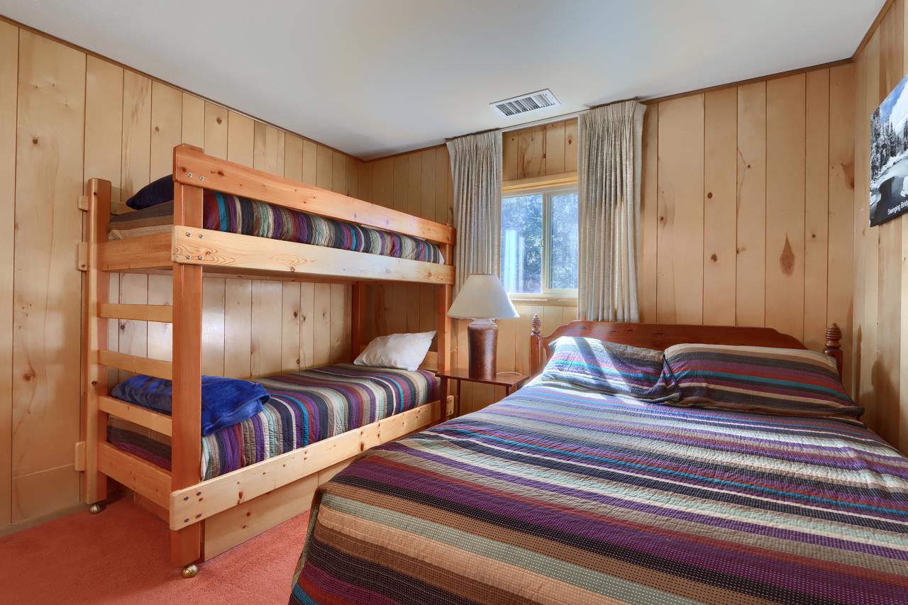 2580 River Rd, Wawona, CA 95389