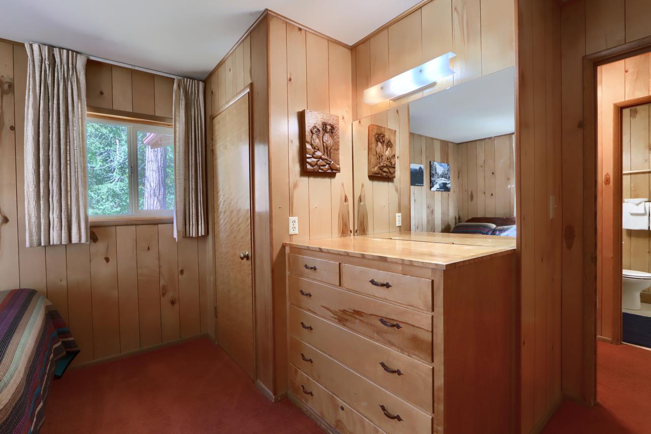 2580 River Rd, Wawona, CA 95389