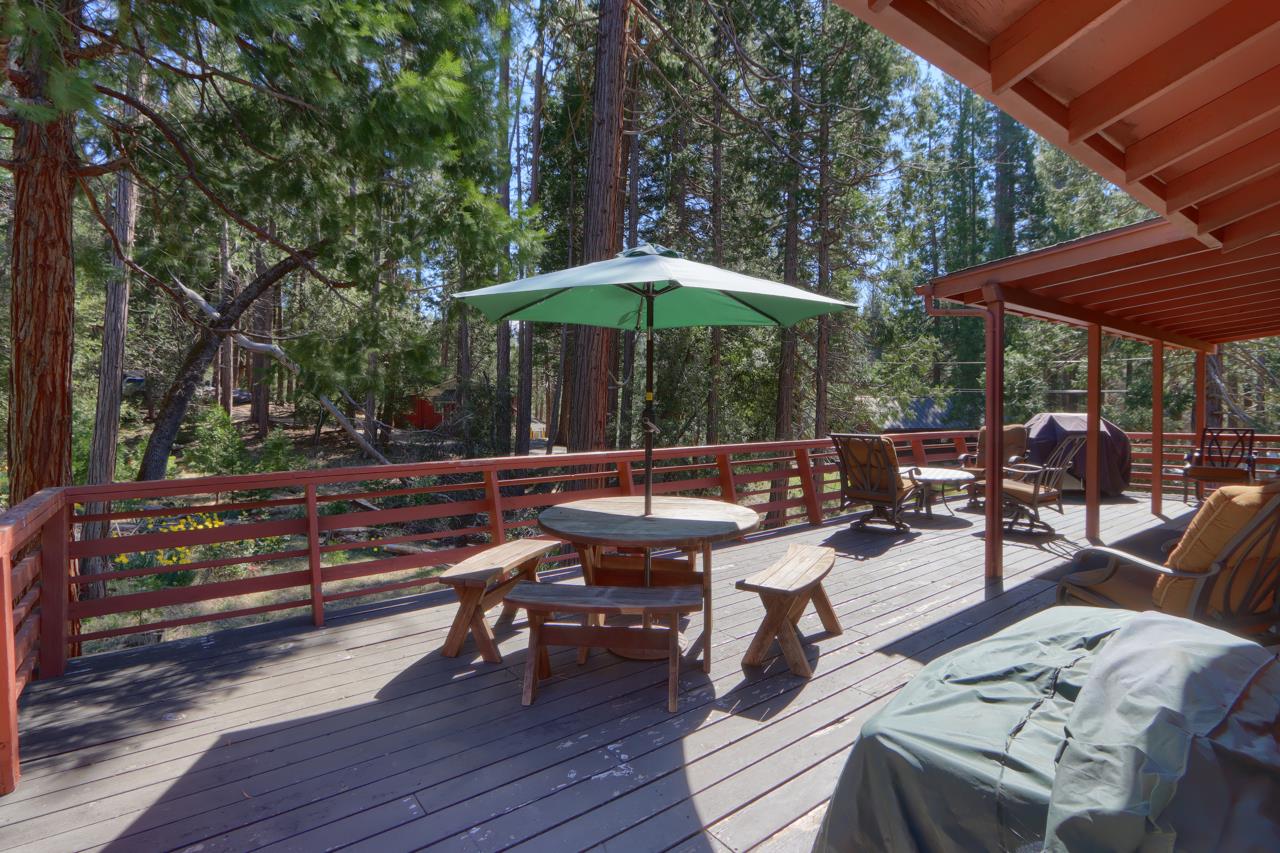2580 River Rd, Wawona, CA 95389
