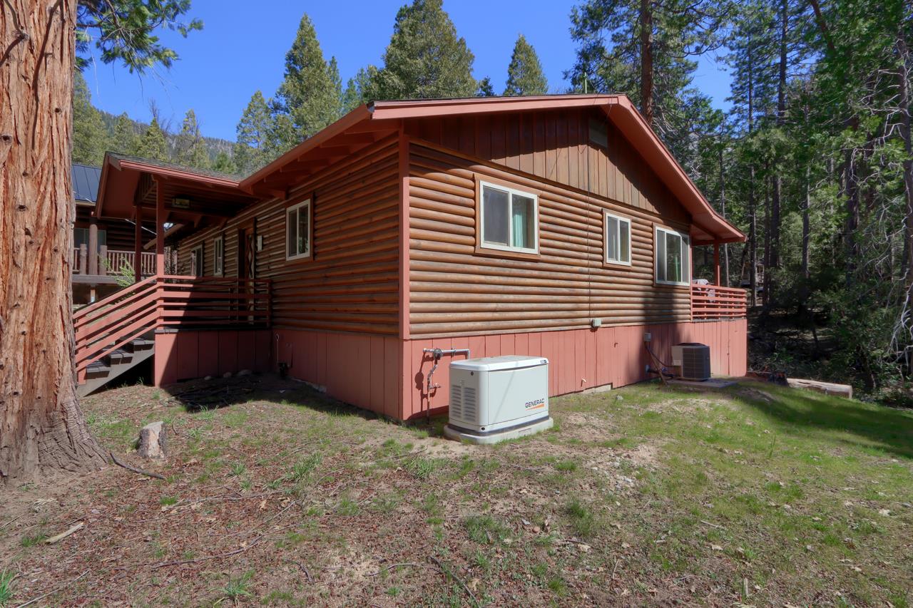 2580 River Rd, Wawona, CA 95389