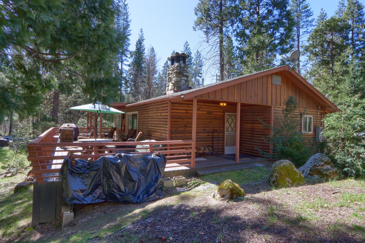 2580 River Rd, Wawona, CA 95389