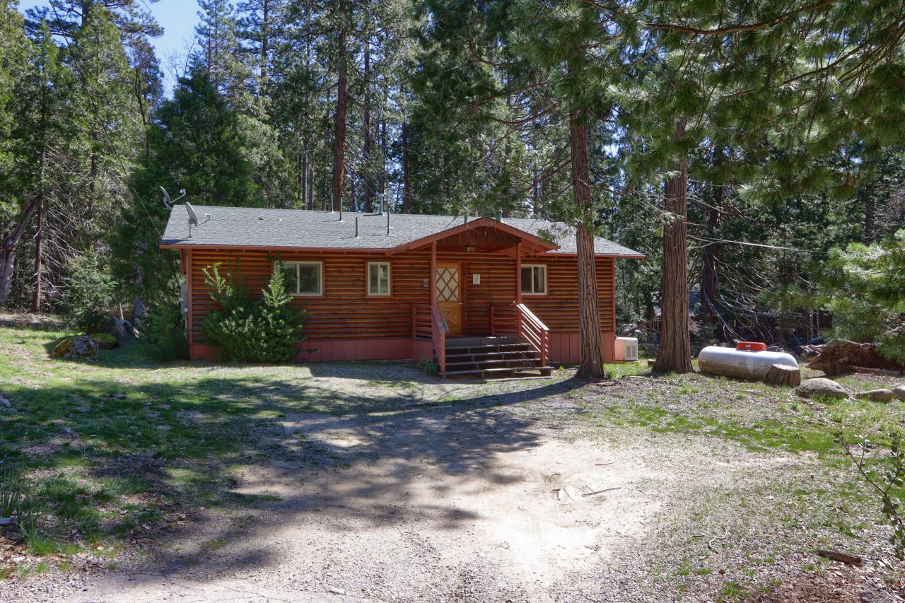 2580 River Rd, Wawona, CA 95389