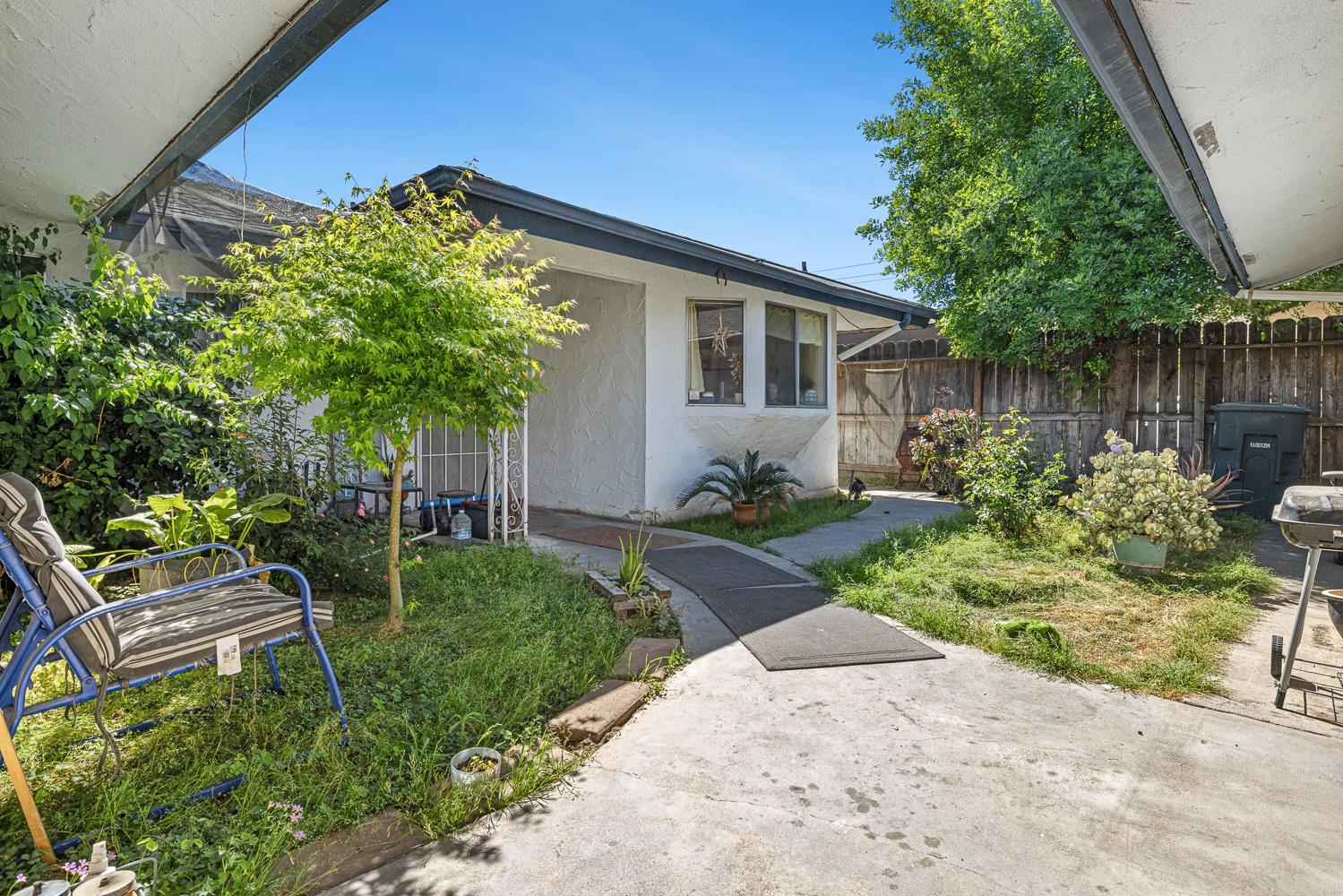 2045 W Simpson, Fresno, CA 93705