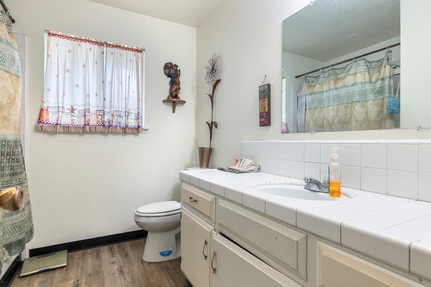 2045 W Simpson, Fresno, CA 93705