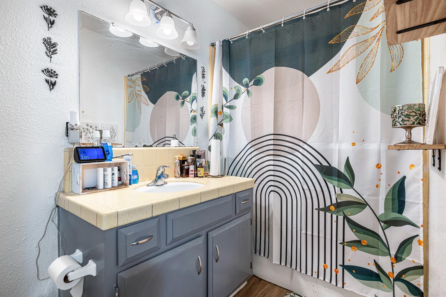 2045 W Simpson, Fresno, CA 93705