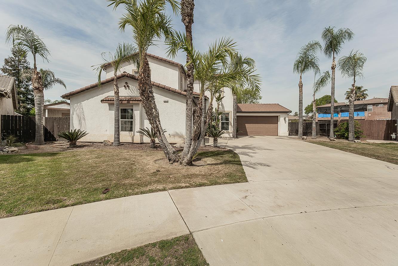 1377 Fenmore Ave, Sanger, CA 93657