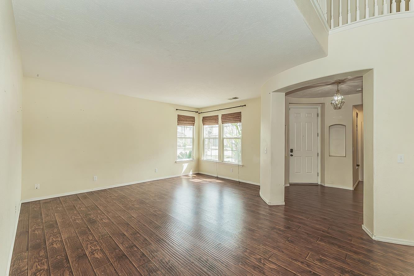 1377 Fenmore Ave, Sanger, CA 93657