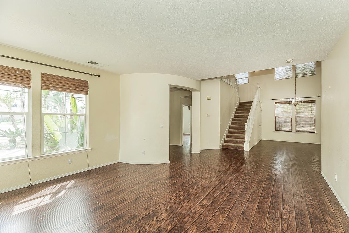 1377 Fenmore Ave, Sanger, CA 93657