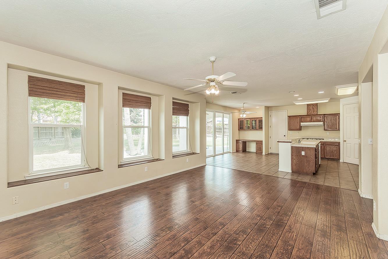 1377 Fenmore Ave, Sanger, CA 93657