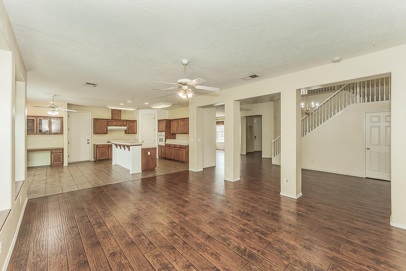 1377 Fenmore Ave, Sanger, CA 93657