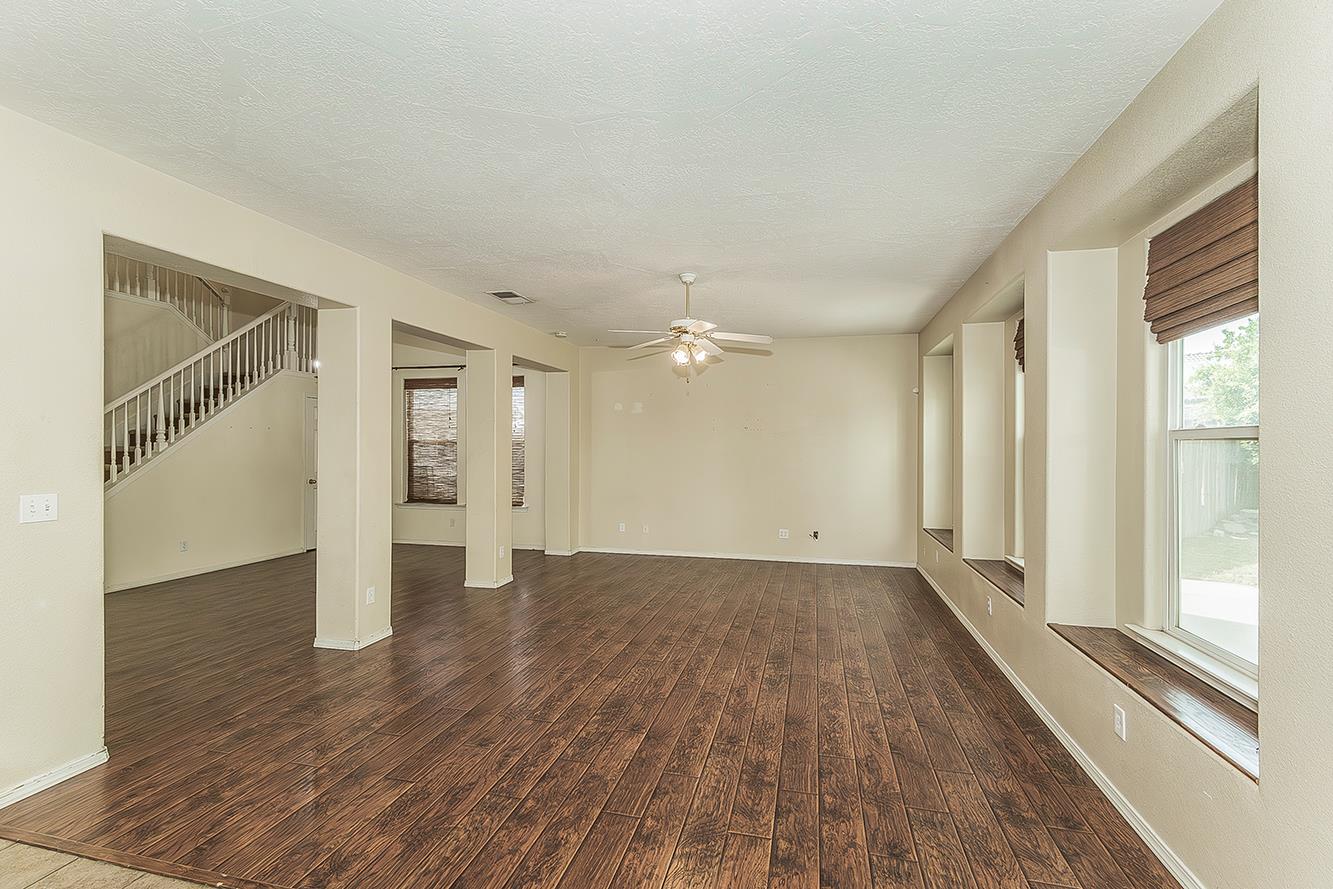 1377 Fenmore Ave, Sanger, CA 93657