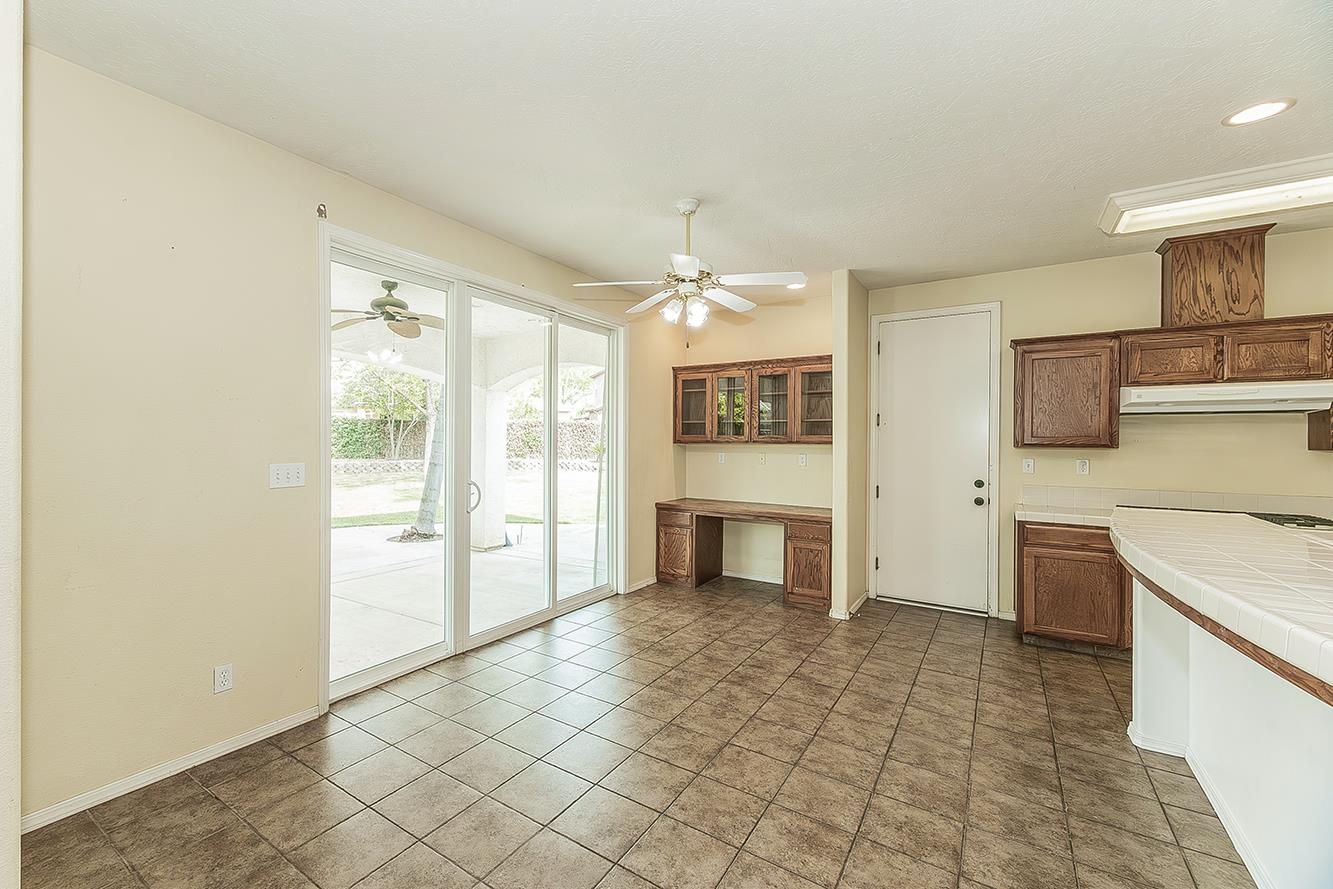 1377 Fenmore Ave, Sanger, CA 93657