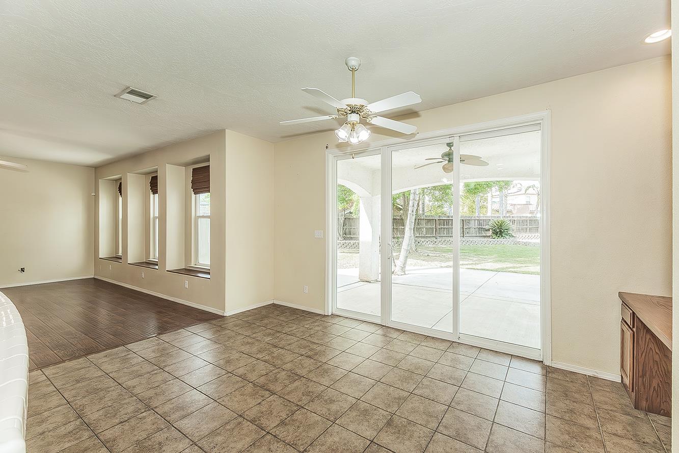 1377 Fenmore Ave, Sanger, CA 93657