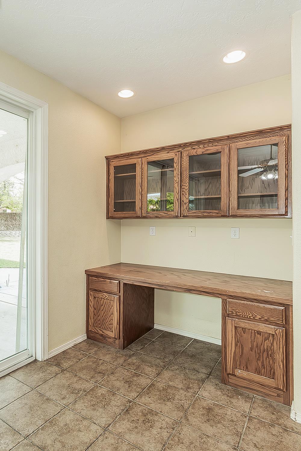 1377 Fenmore Ave, Sanger, CA 93657