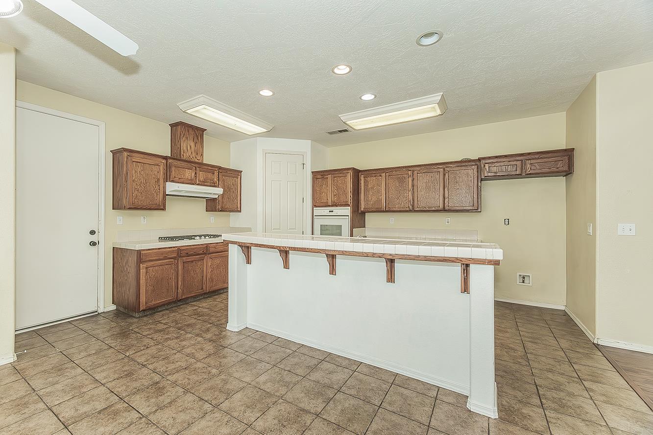 1377 Fenmore Ave, Sanger, CA 93657