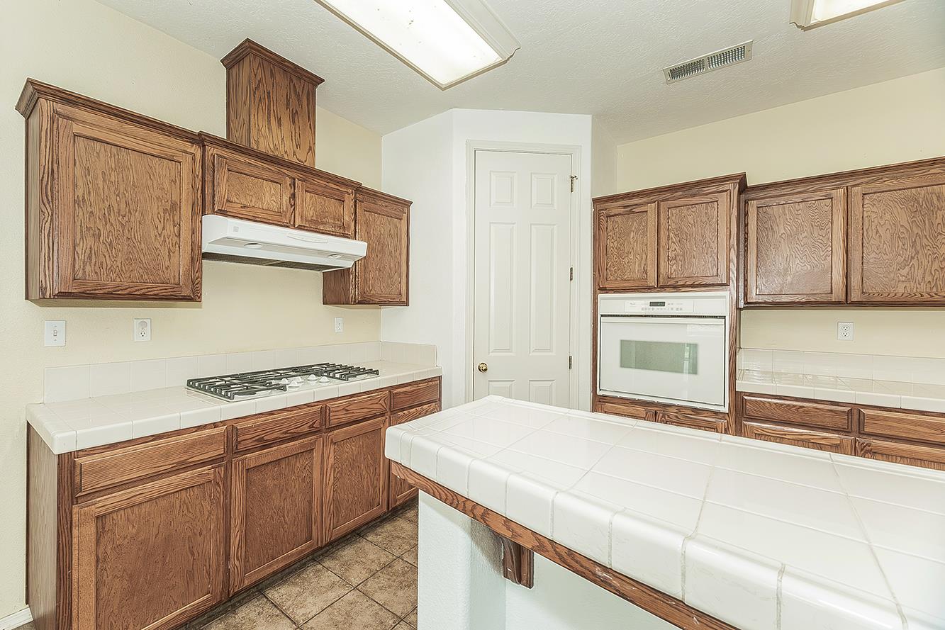 1377 Fenmore Ave, Sanger, CA 93657