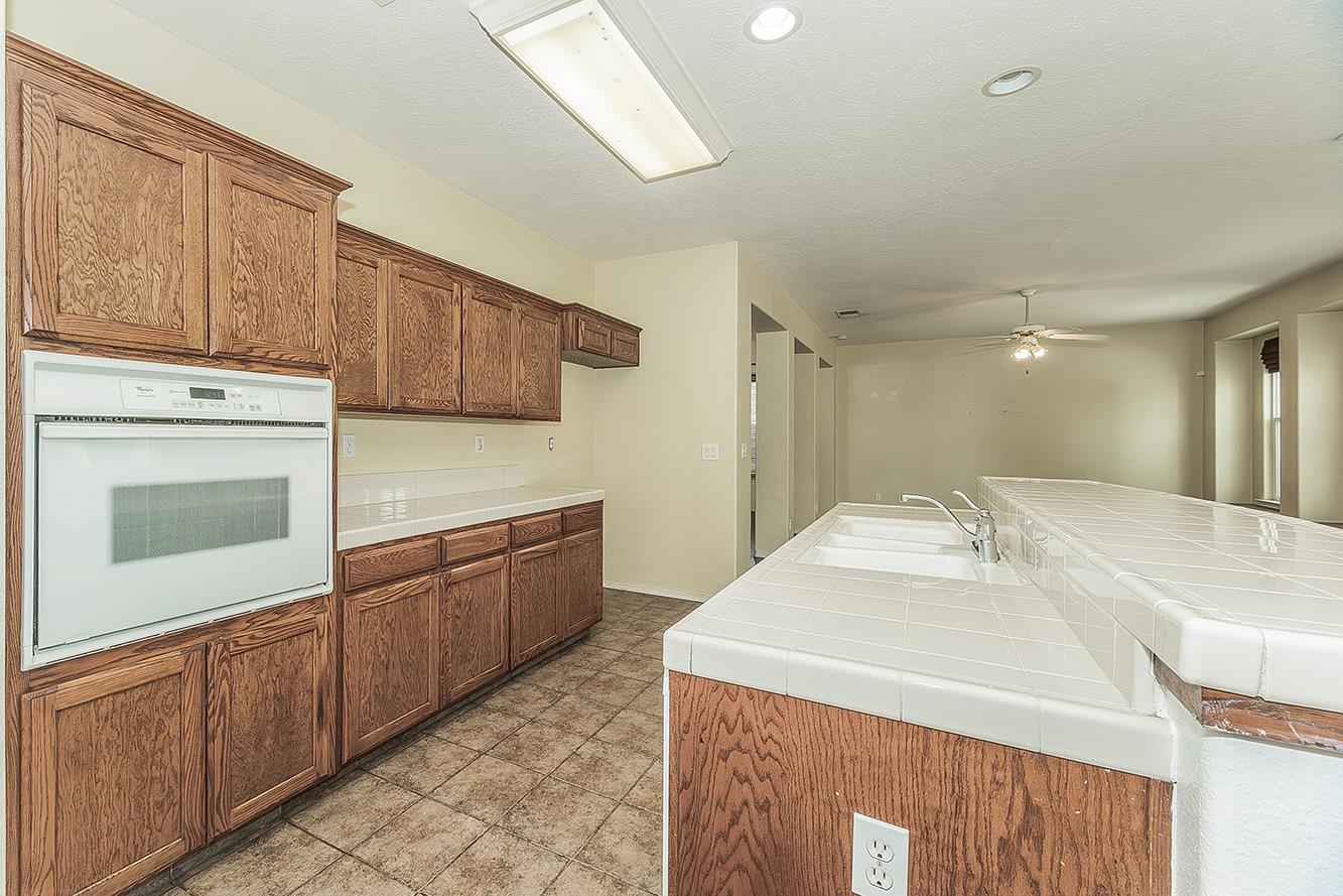 1377 Fenmore Ave, Sanger, CA 93657